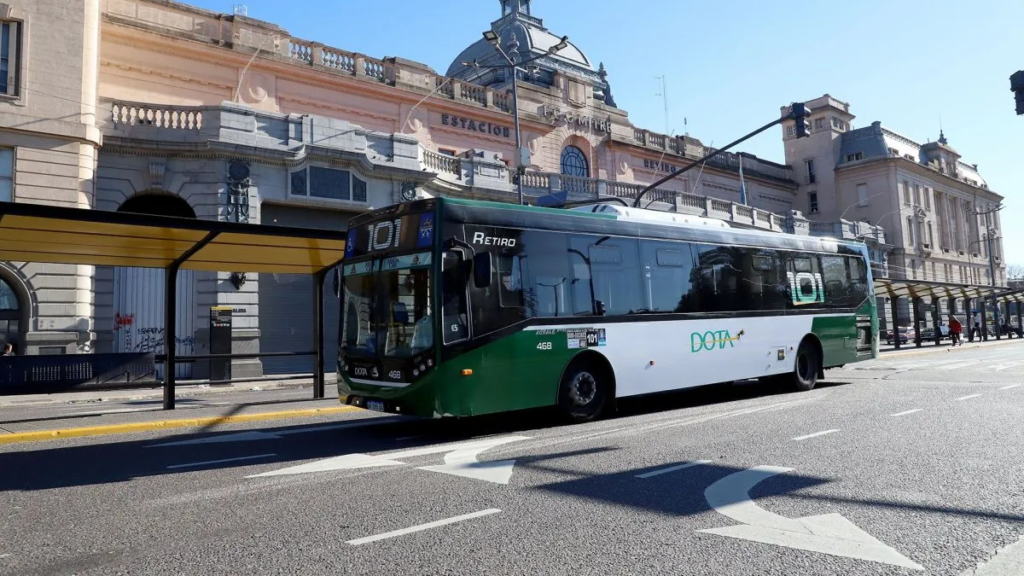 Paro de colectivos, UTA, CGT, Transporte público, tren