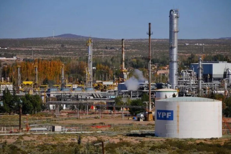 refinería de Plaza Huincul, Vaca Muerta, Neuquén, YPF