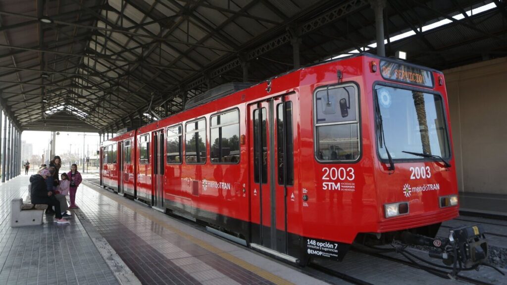 Mendoza, Metrotranvía, Tren, tren San Martín, Tren de Cercanía del Este