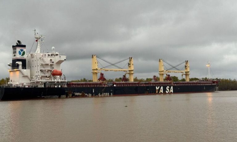 Yasa Tokio, Buque varado, Puerto San Pedro, Obstrucción