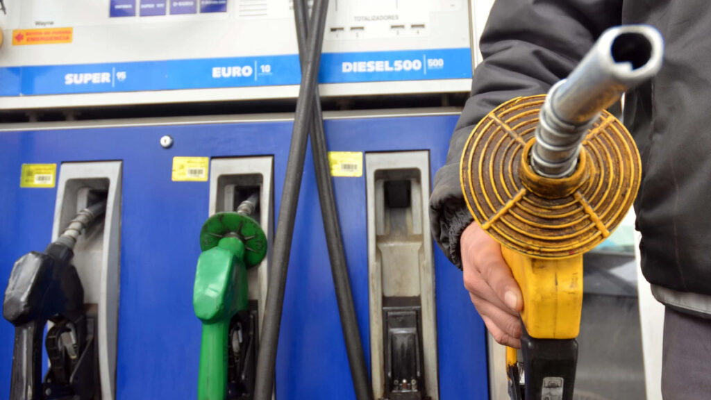 impuestos combustibles, Decreto 522/2025, ICL, IDC, nafta, gasoil, postergación tributaria, inflación, combustibles