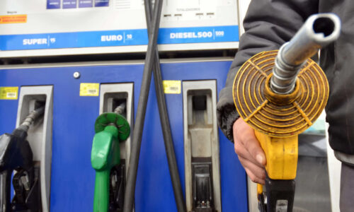 impuestos combustibles, Decreto 522/2025, ICL, IDC, nafta, gasoil, postergación tributaria, inflación, combustibles