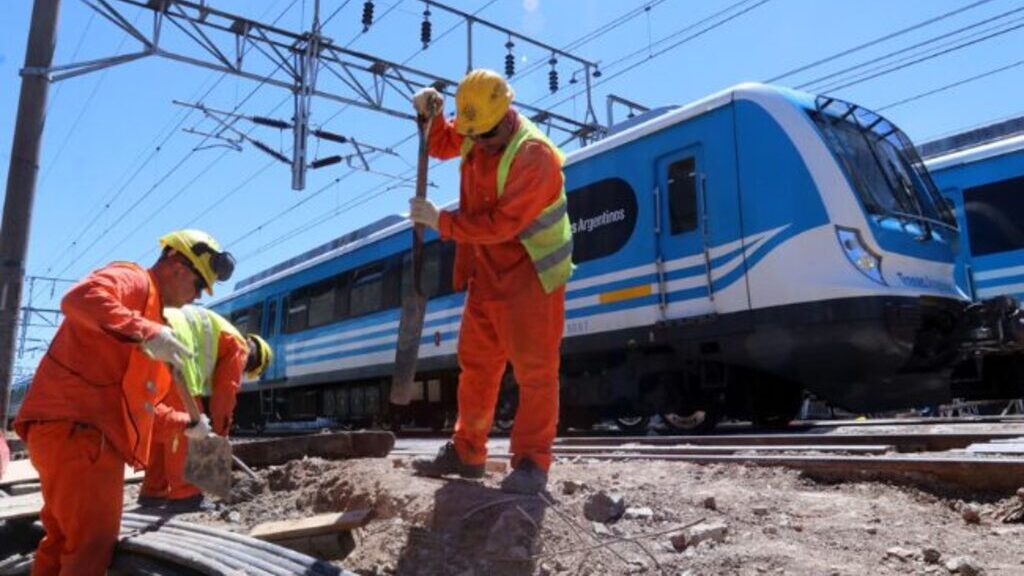 Tren Roca, Obras, Trenes Argentinos
