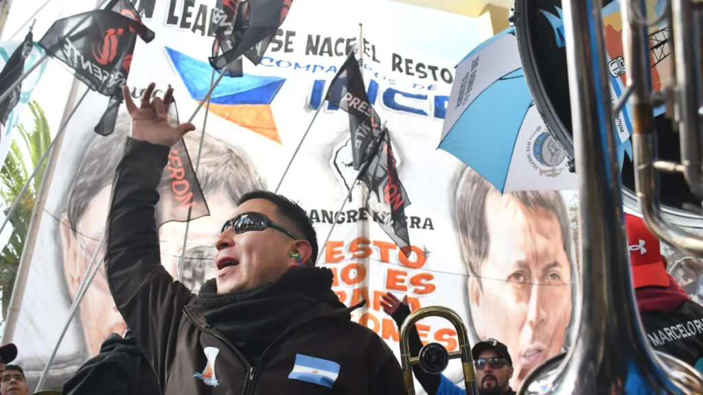 El Medanito, concesión petrolera , Legislatura, Sindicato Petrolero, 25 de Mayo, licitación