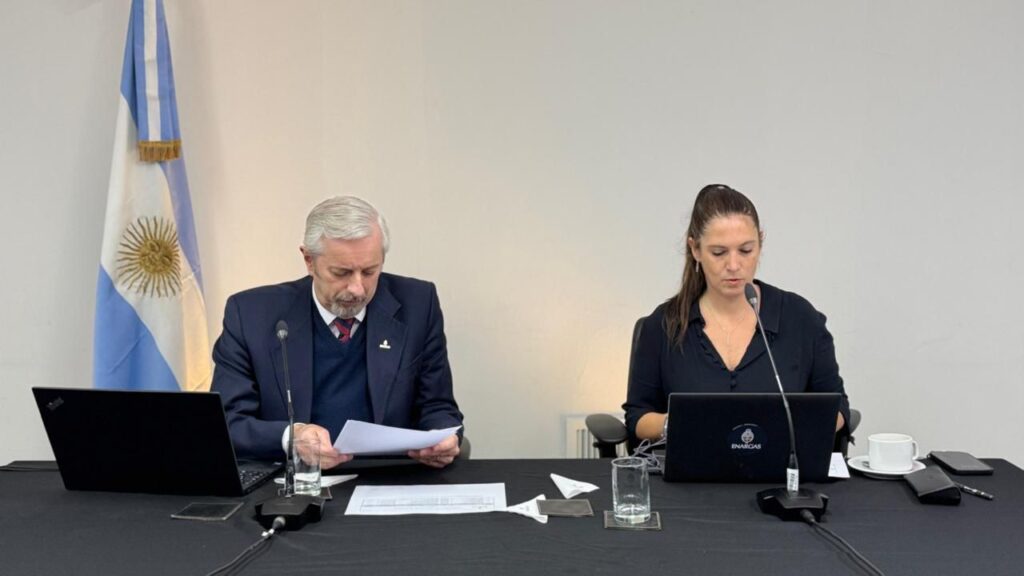 Enargas, Gas natural, Distribuidora Gas Cuyana, Distribuidora Gas del Centro, Naturgy Ban, Prórroga de licencias, Audiencia pública, Ley Bases, Concesiones, Adigas