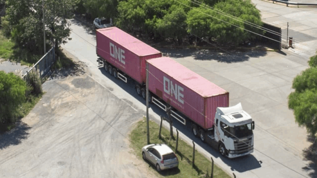 renault argentina, bitrenes, transporte de cargas, logistica, industria automotriz