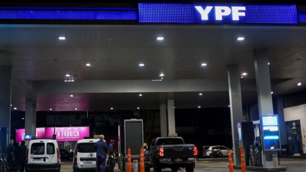 YPF, combustibles, descuentos, estaciones de servicio, aplicación YPF, Horacio Marín, autoservicio