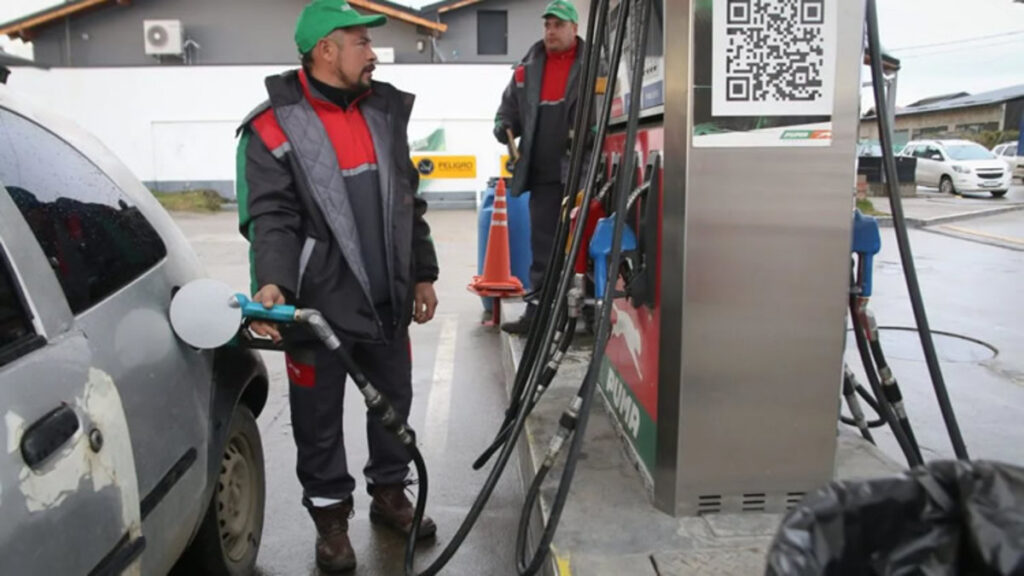 Combustibles, Consumo, YPF, Shell, Puma, Axion, Gasoil, Nafta, Estaciones de servicio,