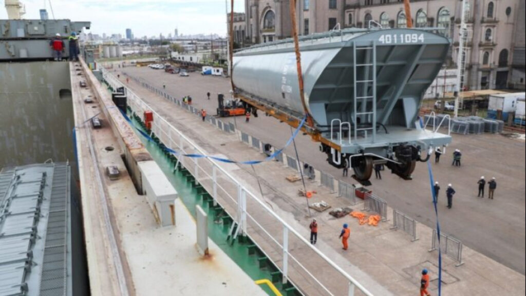 Trenes Argentinos, vagones graneros, puerto Buenos Aires, línea Belgrano, operativo ferroviario,