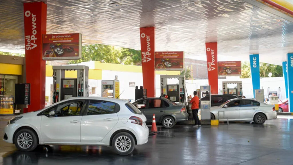 Combustibles, Consumo, YPF, Shell, Puma, Axion, Gasoil, Nafta, Estaciones de servicio,
