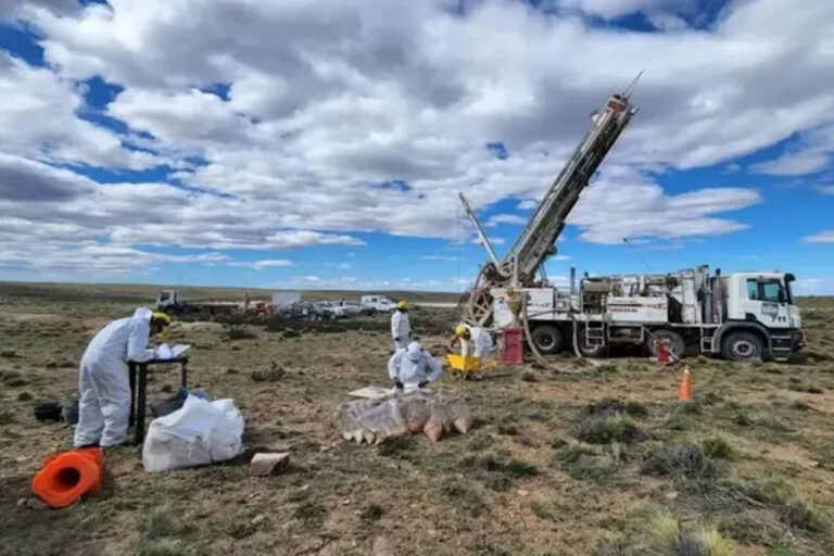 Minería, Santa Cruz, Plato Gold Corp., Proyecto Lolita, Exploración minera, Metales preciosos, Oro, Plata,