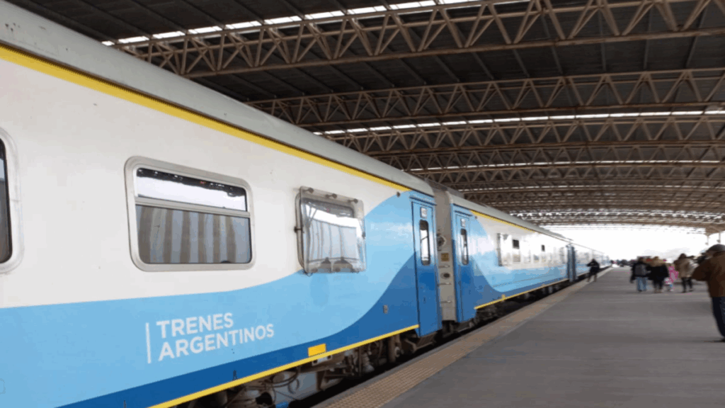 Trenes de larga distancia, Nuevo Central Argentino, Retiro, Córdoba, Tucumán, La Fraternidad