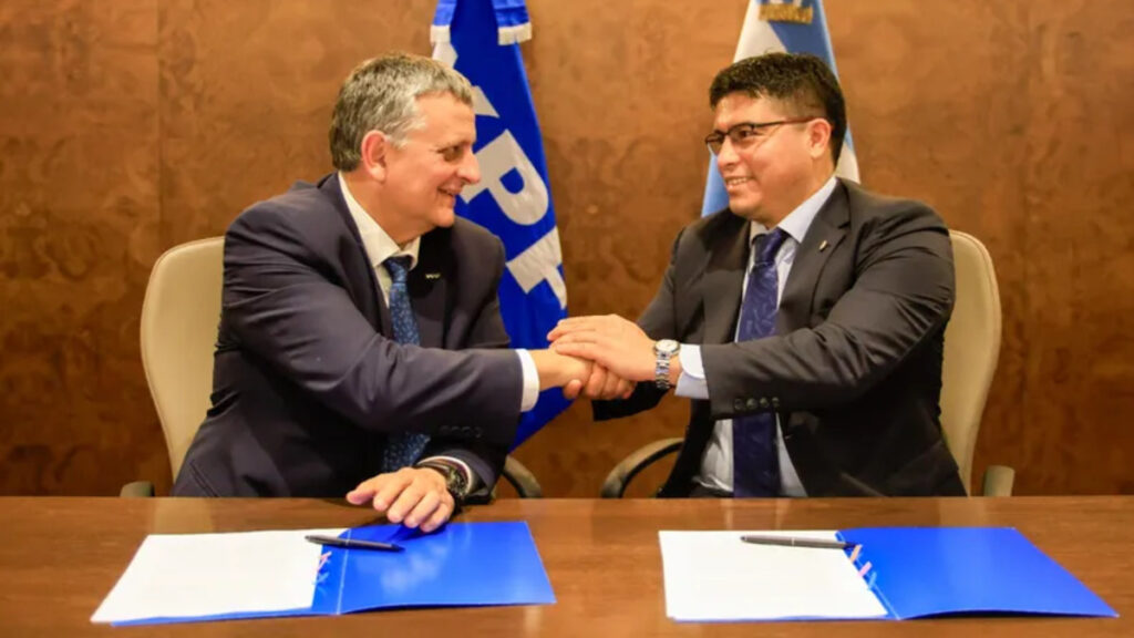 Santa Cruz, YPF, pozos maduros, FOMICRUZ, licitación pública, pymes, petróleo convencional, inversión,