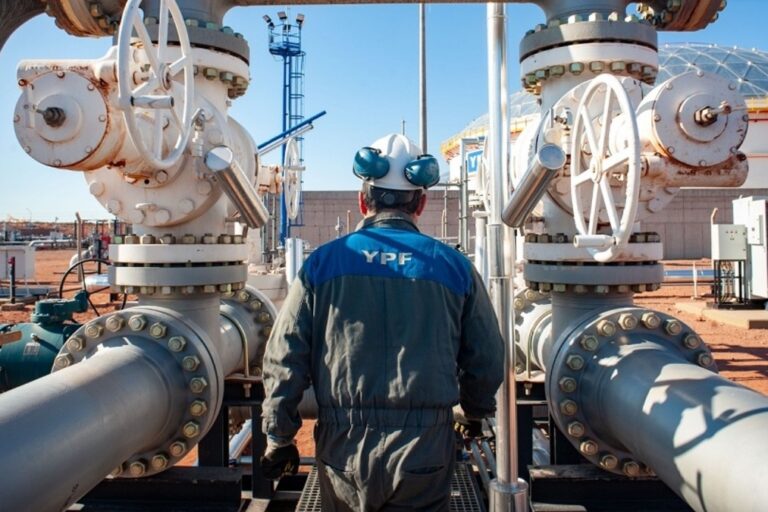 YPF, GNL, Vaca Muerta, inversión energética, JP Morgan, Adnoc, exportación, financiamiento internacional, petróleo y gas, shale oil,