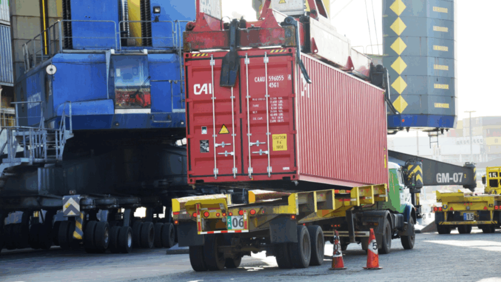 Puerto de Montevideo, contenedores, TEU, graneles, minerales, autos, pasajeros, MSC, Hapag-Lloyd, ANP, TGM, TCP, Cennave, Jorge Gandini