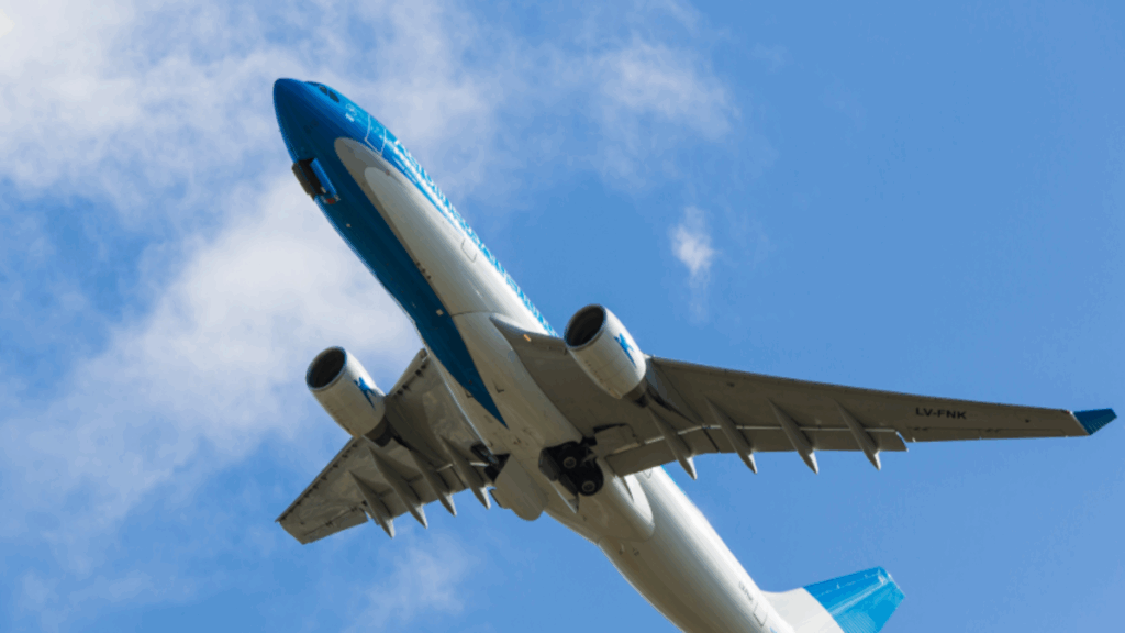 Aerolíneas Argentinas, Airbus A330, Río de Janeiro, Aeroparque, Ezeiza, ANAC, Tráfico aéreo, Temporada de verano, Transporte aéreo, Brasil, Boeing 737,