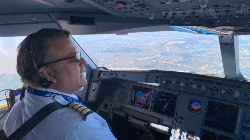 Aerolíneas Argentinas, aviación comercial, pilotos, empleo, transporte aéreo, flota aérea, licencias aeronáuticas, Boeing 737,