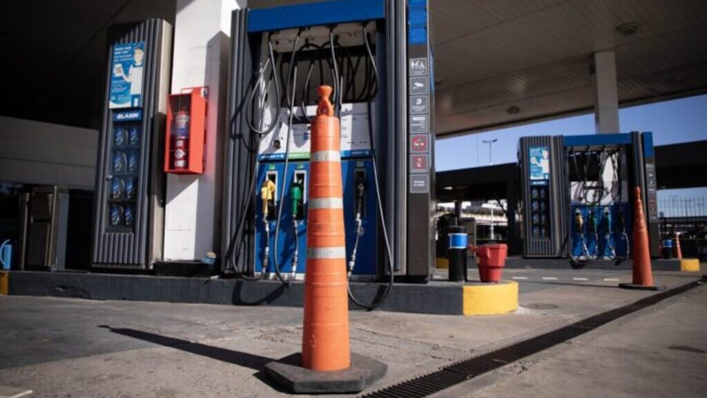 Combustibles, Impuestos, Nafta, Gasoil, Precios, Economía, Decreto 840/2025, ICL, IDC, Recaudación