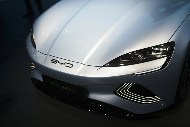 Tesla, BYD, Autos Eléctricos, Movilidad Eléctrica, Industria Automotriz, Mercado Global, China, Estados Unidos, Tecnología,