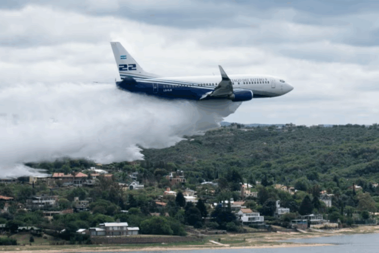 Boeing 737 Fireliner, incendios forestales, Chubut, Puerto Patriada, aviación hidrante, Santiago del Estero, operaciones aéreas, Servicio Nacional de Manejo del Fuego,