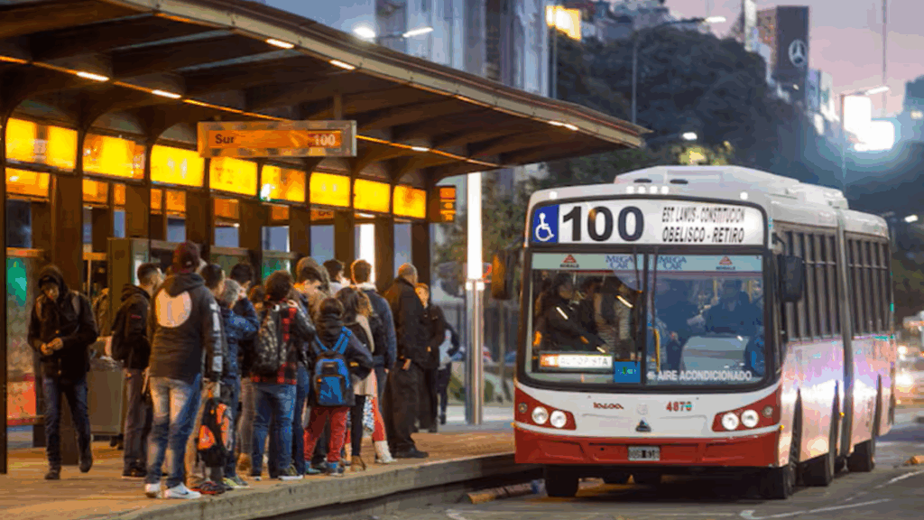 UTA, transporte urbano, colectivo, paritaria, aumento salarial, AMBA, medidas de fuerza, conflicto laboral, empresas de transporte, colectivos