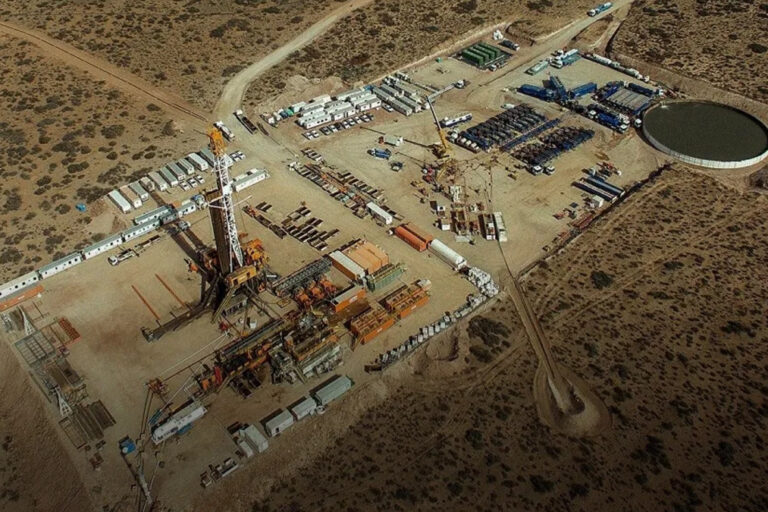 Vaca Muerta, shale oil, producción petrolera, infraestructura energética, ductos, exportaciones de petróleo, Rystad Energy, Cuenca Neuquina, Vaca Muerta Oil Sur,