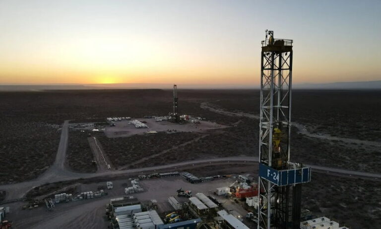 Vaca Muerta, shale oil, producción petrolera, infraestructura energética, ductos, exportaciones de petróleo, Rystad Energy, Cuenca Neuquina, Vaca Muerta Oil Sur,