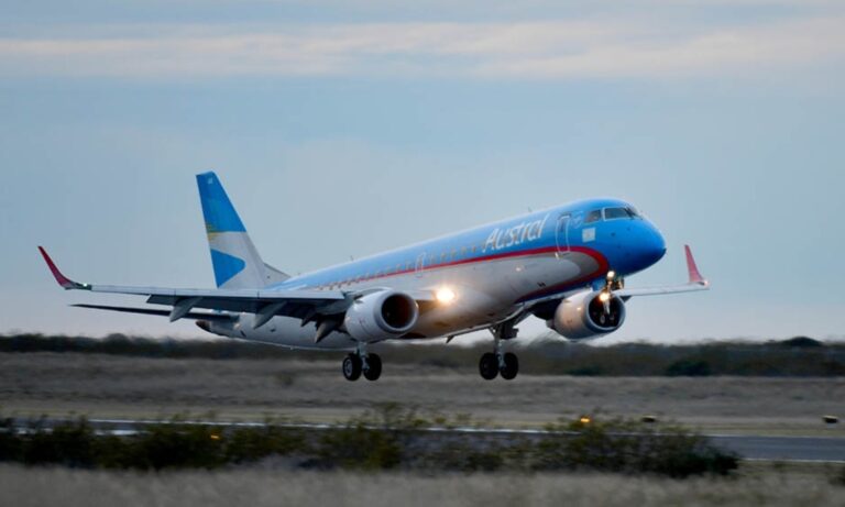 Aerolíneas Argentinas, Puerto Madryn, conectividad aérea, transporte aéreo, turismo, vuelos nacionales, Aeropuerto El Tehuelche, Flybondi,