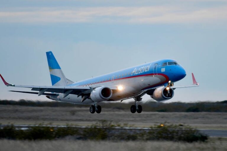 Aerolíneas Argentinas, Puerto Madryn, conectividad aérea, transporte aéreo, turismo, vuelos nacionales, Aeropuerto El Tehuelche, Flybondi,