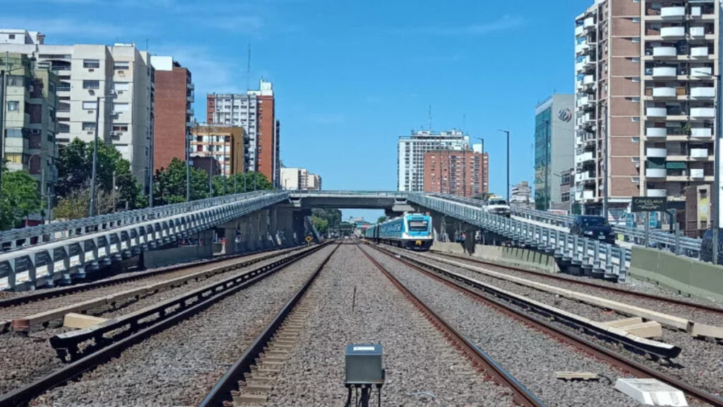 Tren Sarmiento, Trenes Argentinos, infraestructura ferroviaria, transporte, movilidad urbana, pasos a nivel, obras públicas, conurbano bonaerense, Ramos Mejía, Haedo