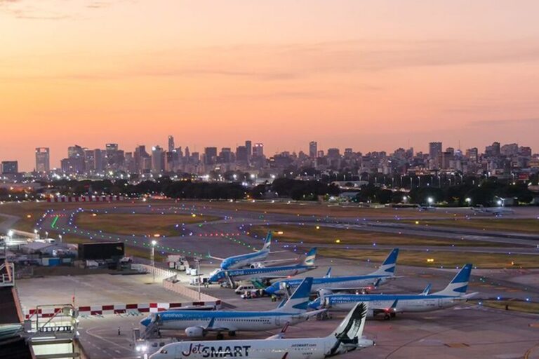 transporte aéreo, aeropuertos de Buenos Aires, Aeroparque Jorge Newbery, Aeropuerto Internacional de Ezeiza, Corporación América Airports, tráfico de pasajeros 2025, vuelos internacionales, vuelos domésticos, carga aérea,