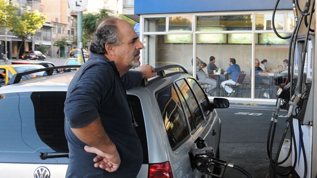 combustibles, estaciones de servicio, nafta premium, gasoil, consumo energético, mercado petrolero, YPF, Shell, Axion Energy, Puma Energy