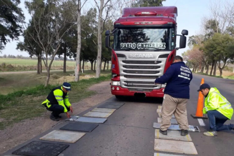 Santa Fe, transporte de carga, pesaje de camiones, seguridad vial, rutas provinciales, APSV, Dirección Provincial de Vialidad, peaje portuario, infraestructura vial,