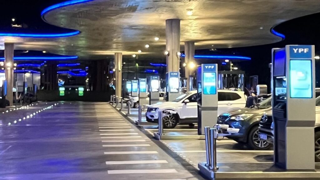 YPF, Autodespacho, Estaciones de servicio, Innovación tecnológica, Experiencia del cliente, Plan 4x4, Combustibles,