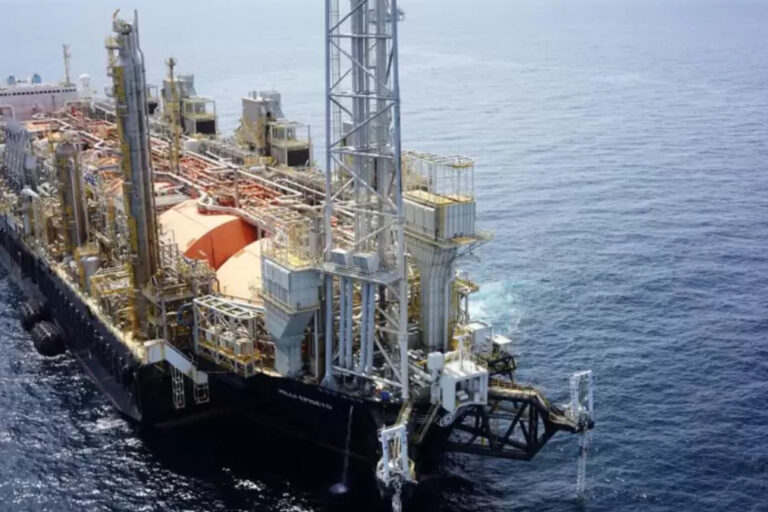 GNL, gas natural, energía, Secretaría de Energía, licitación pública, ENARSA, terminal de Escobar, importación de gas, abastecimiento invernal,