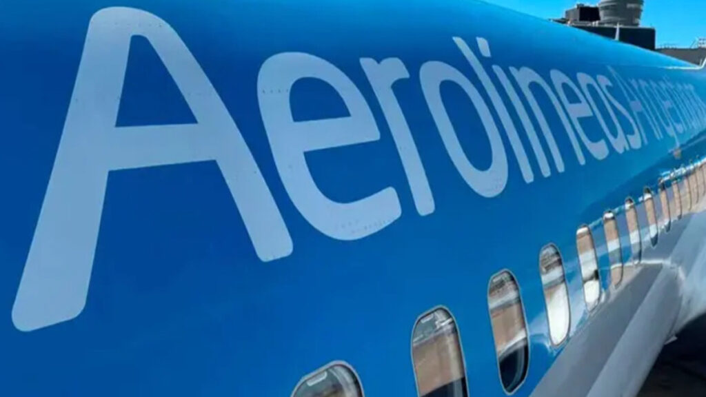 Aerolíneas Argentinas, transporte aéreo, superávit operativo, empresas públicas, aviación comercial, balance 2025, deuda financiera, flota aérea, mercado aerocomercial, Argentina
