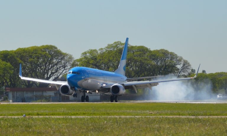Aerolíneas Argentinas, Mundial 2026, vuelos internacionales, Miami, conectividad aérea, Rosario, Tucumán,