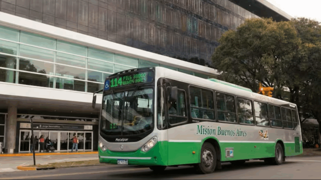 Transporte público, colectivos, Línea 114, Aeroparque Jorge Newbery, Secretaría de Transporte, Ministerio de Economía, ORSNA, Ciudad de Buenos Aires, conectividad urbana,