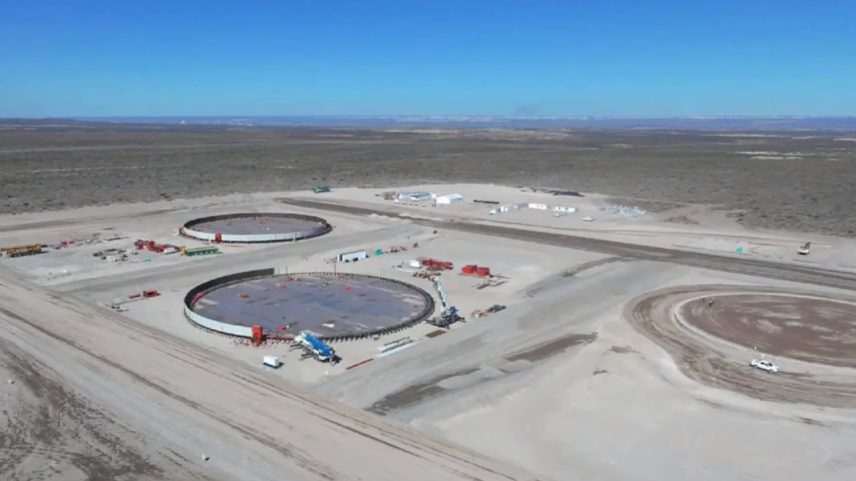 Vaca Muerta, VMOS, Sierra Grande, Punta Colorada, Río Negro, Neuquén, oleoductos, petróleo, exportaciones energéticas, infraestructura energética, YPF, Pluspetrol, Cuenca Neuquina, shale oil, inversión privada