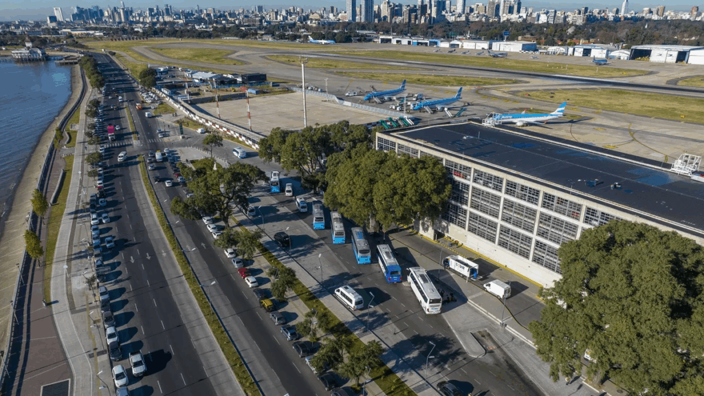 Transporte público, colectivos, Línea 114, Aeroparque Jorge Newbery, Secretaría de Transporte, Ministerio de Economía, ORSNA, Ciudad de Buenos Aires, conectividad urbana,