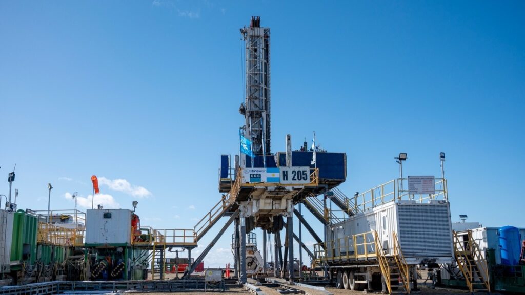 YPF, Manantiales Behr, Golfo San Jorge, petróleo convencional, desinversión, Rovella Capital, industria petrolera, energía, Comisión Nacional de Valores, Vaca Muerta