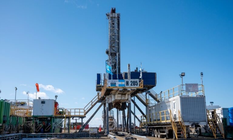 YPF, Manantiales Behr, Golfo San Jorge, petróleo convencional, desinversión, Rovella Capital, industria petrolera, energía, Comisión Nacional de Valores, Vaca Muerta