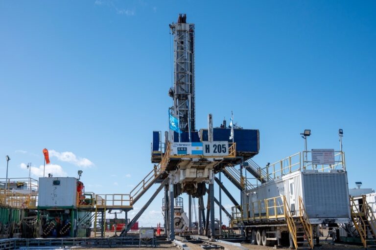 YPF, Manantiales Behr, Golfo San Jorge, petróleo convencional, desinversión, Rovella Capital, industria petrolera, energía, Comisión Nacional de Valores, Vaca Muerta