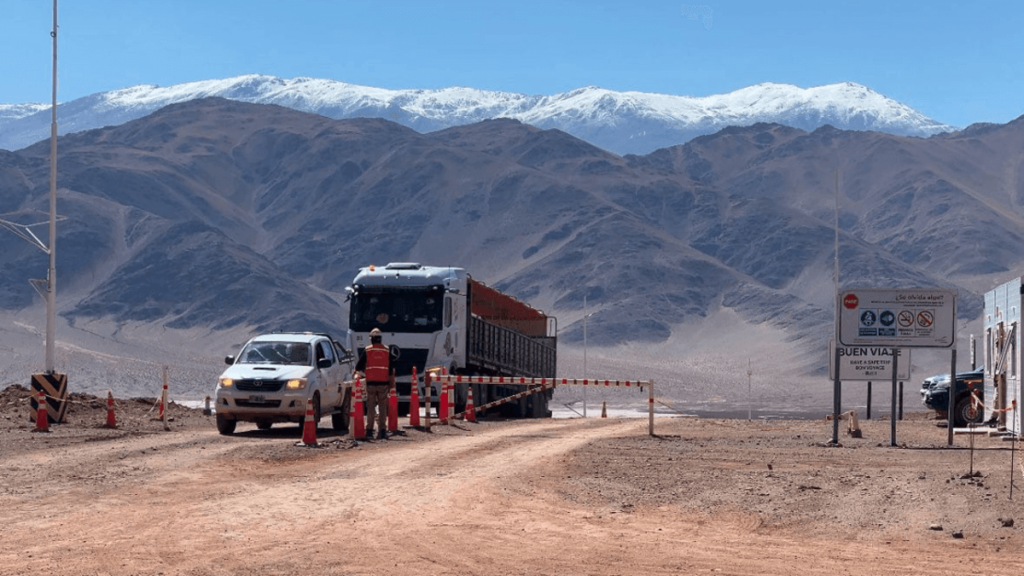 minería, Vicuña, La Rioja, San Juan, conflicto interprovincial, cobre, inversiones, infraestructura vial, impacto ambiental, empleo local, proveedores regionales, política minera, BHP, Lundin Mining,