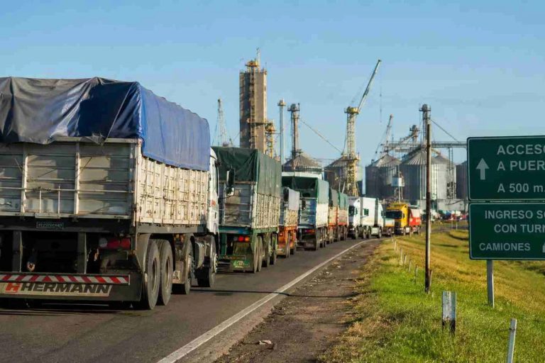 santa fe, gran rosario, puertos, logística, transporte de cargas, camiones, exportaciones, agroindustria, infraestructura vial, rutas, peaje único, maximiliano pullaro,
