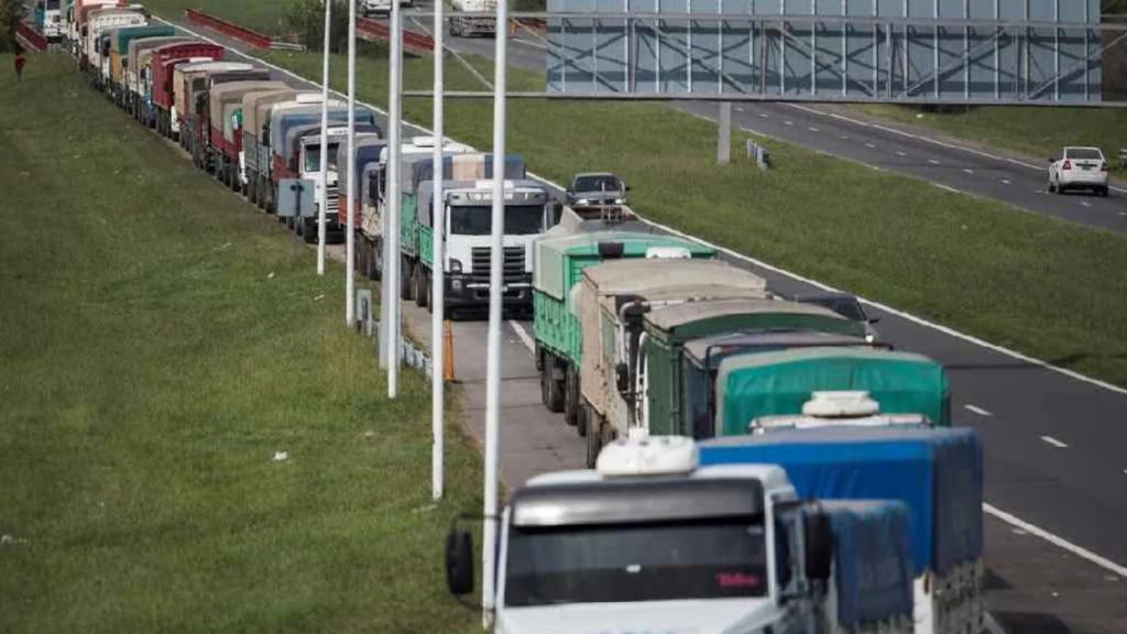 santa fe, gran rosario, puertos, logística, transporte de cargas, camiones, exportaciones, agroindustria, infraestructura vial, rutas, peaje único, maximiliano pullaro,