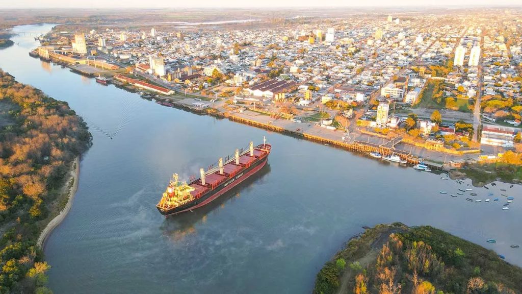Hidrovía, Hidrovía Paraná-Paraguay, Vía Navegable Troncal, puertos argentinos, puertos del Norte Grande, logística del NEA, transporte de cargas, exportaciones argentinas, comercio exterior, navegación comercial, industria forestal, infraestructura portuaria, transporte fluvial, puertos de Entre Ríos, puertos de Corrientes, puertos de Misiones, puertos de Formosa, Puerto de Barranqueras
