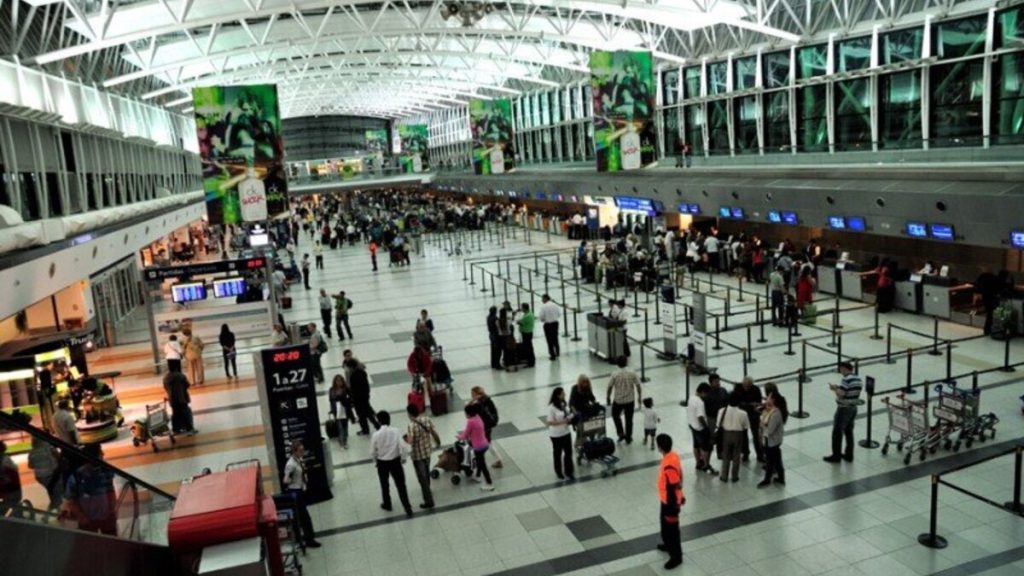 Aeropuertos Argentina, Aeropuertos Argentina 2000, Eduardo Eurnekian, Corporación América Airports, concesión aeroportuaria, aeropuertos, Ezeiza, Aeroparque, infraestructura aeroportuaria, inversiones, transporte aéreo, ORSNA